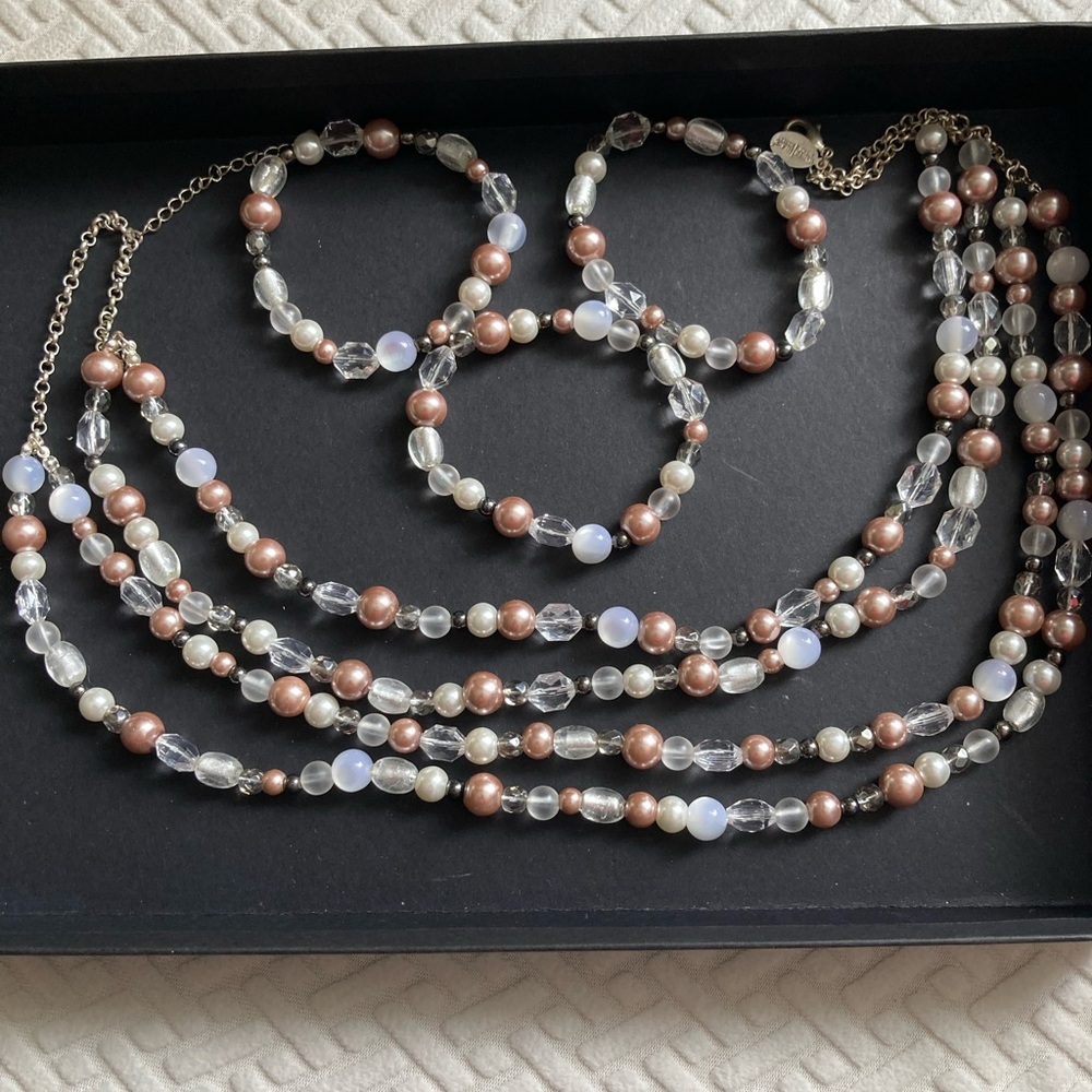 White House Black Market Cream and White Necklace